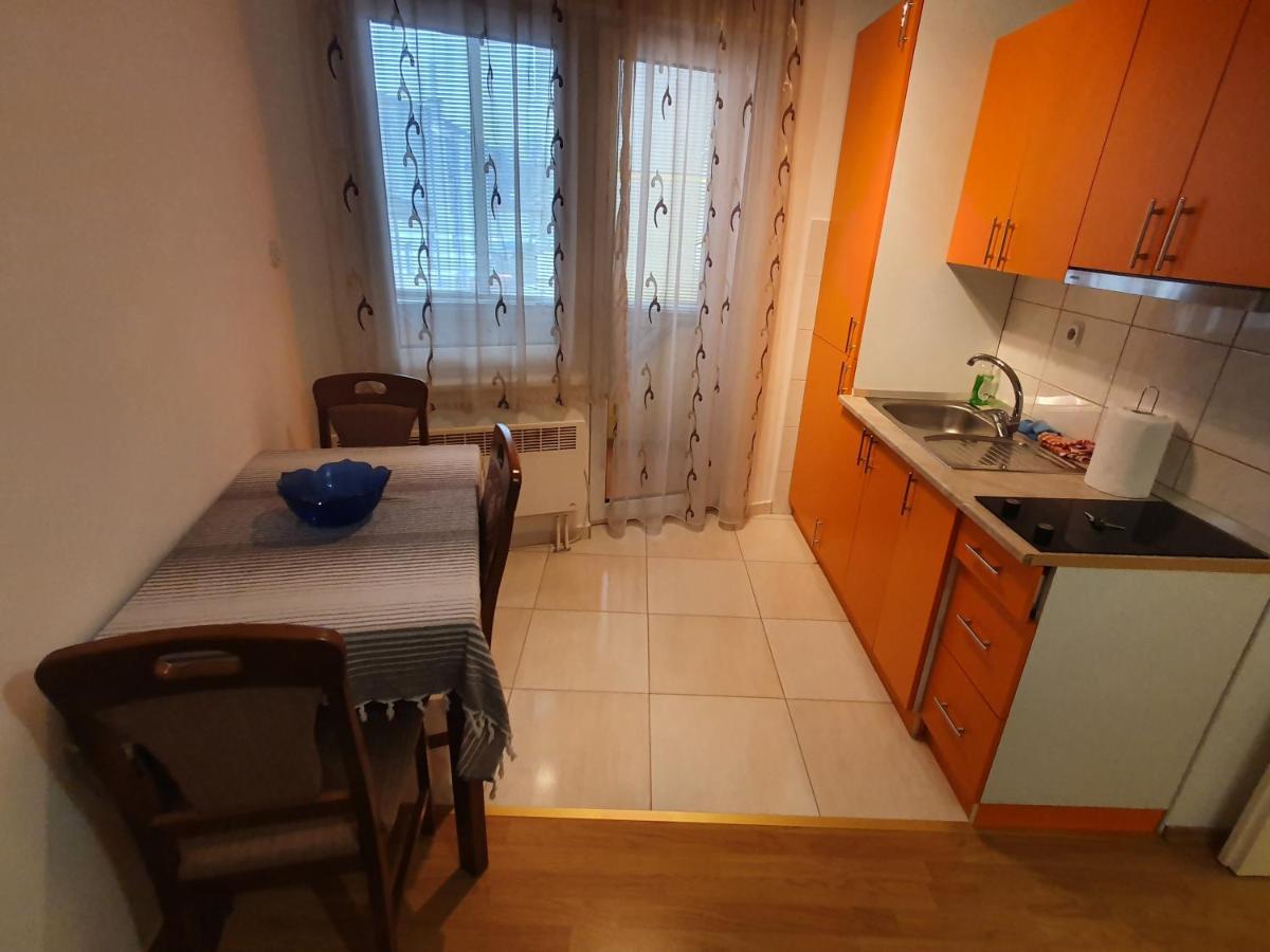 Stan Na Dan Prnjavor, Gajba U Centru Apartment ภายนอก รูปภาพ